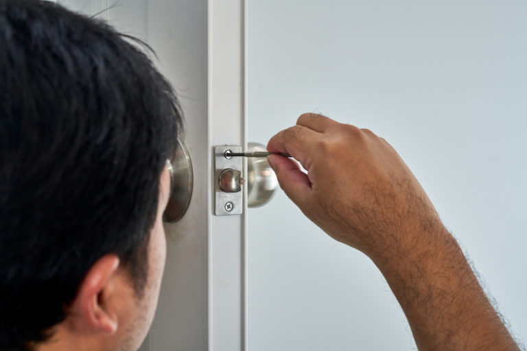 fixing door lock locksmith in safety harbor, fl